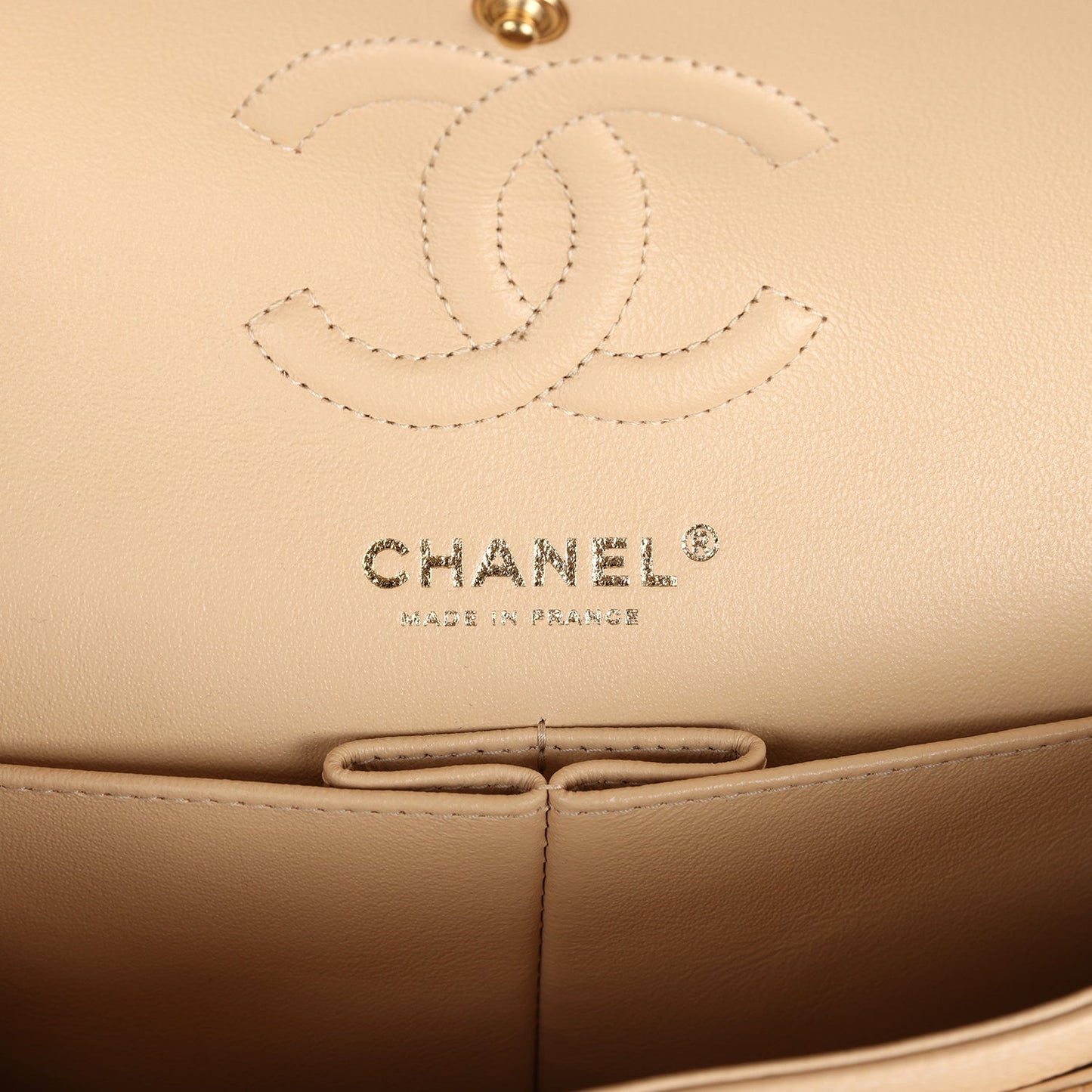 The Icon Tote – A Statement of Sophistication