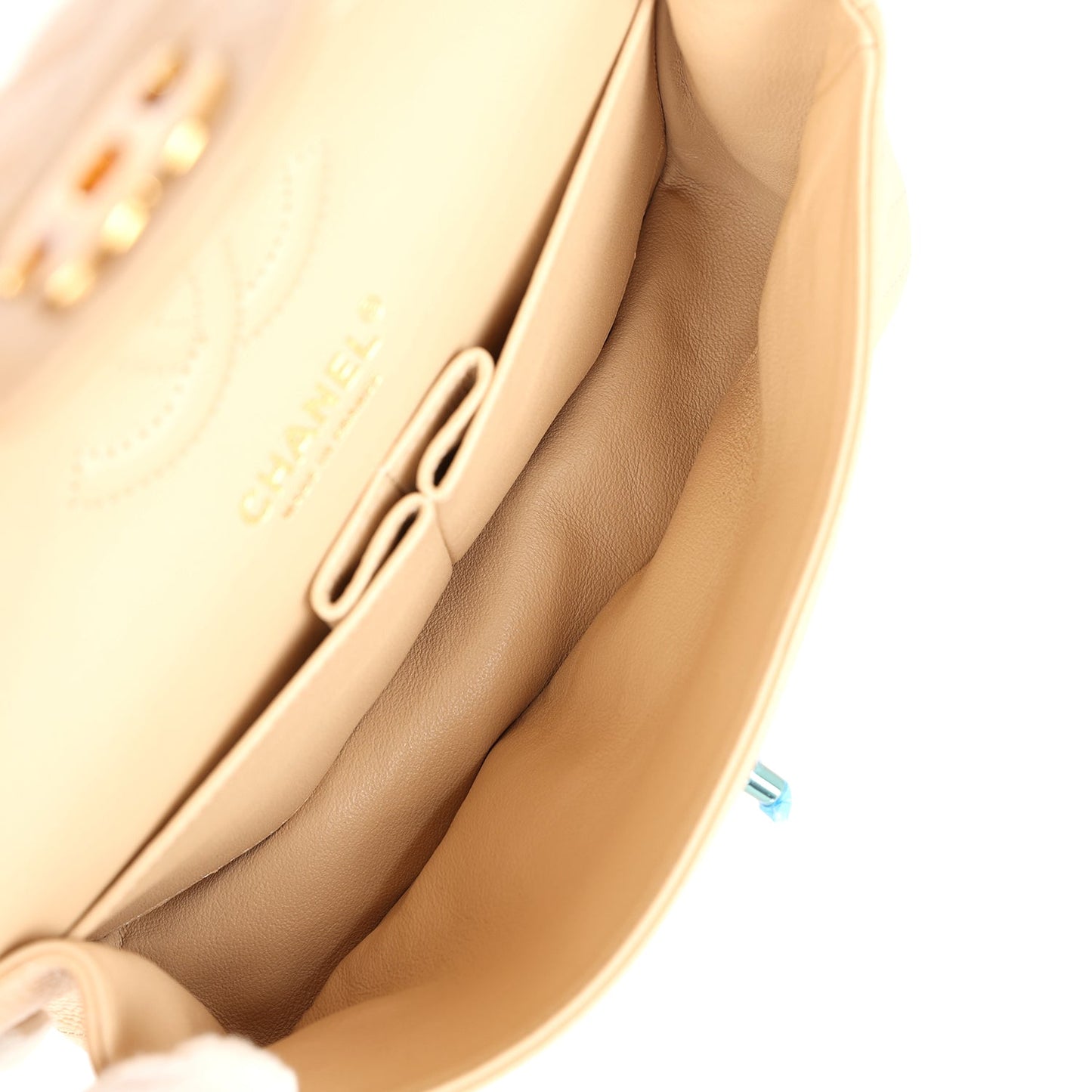 The Icon Tote – A Statement of Sophistication